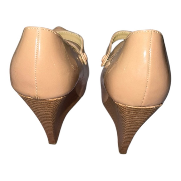 Shoe Dazzle EUC Beige Wedges Size 8 - Picture 4 of 6